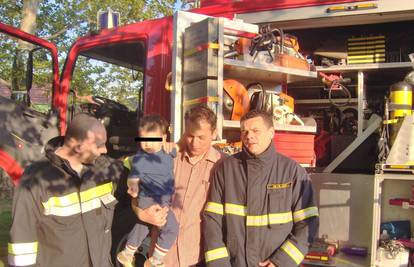 Dječak (3) zaglavio se u opruzi ljuljačke, spasili ga vatrogasci