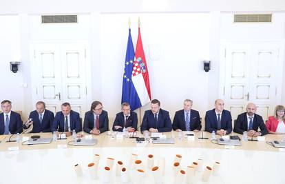 Ministar Primorac, Vujčić i banke potpisali Memorandum za minuse na tekućim računima
