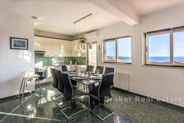 FOTO Kupite kuću s bazenom, a dobijete restoran u prizemlju, bazen i pogled na Rogoznicu!