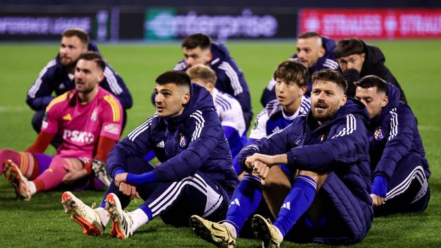 Zagreb: Slavlje igrača Dinama nakon 2:0 pobjede u prvom susuretu 1/8 finala UEFA Konferencijske lige protiv PAOK-a