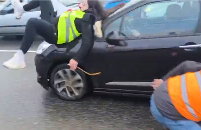 VIDEO Autom namjerno udarila studenticu i vozila je na haubi! Vučić kaže: 'Pomilovat ću je'