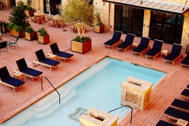 Luksuzni hotel u prostoru stare pivovare nudi čak 3500 knjiga