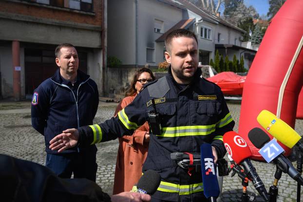 Zagreb: Demonstracija suradnje vatrogasne postrojbe i robotskog psa Unitree Go2 
