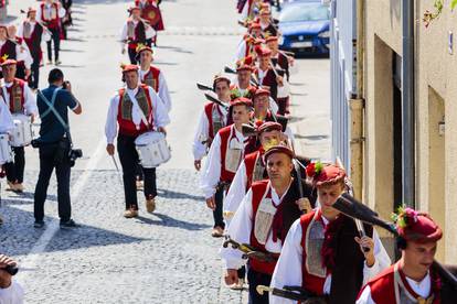 Procesijom i misom obilježena je središnja proslava blagdana Velike Gospe u Sinju