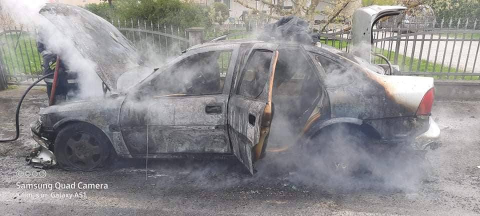 U Popovači izgorio automobil, nastala velika materijalna šteta