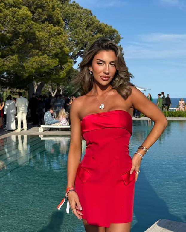 FOTO Tijelo joj je čista poezija! Lauren je najbolja motivacijska influencerica 2025. godine