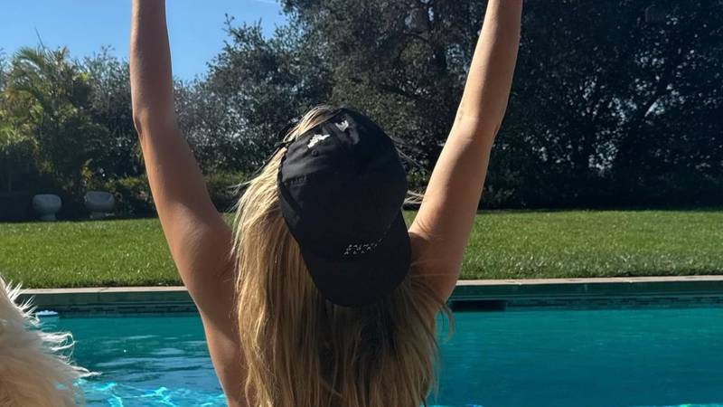 FOTO Nema zime za Heidi: Klum se ponovno skinula u toples i pozirala polugola kraj bazena