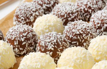 Kuglice od kokosa i čokolade: Ne peku se i ne ide šećer u njih