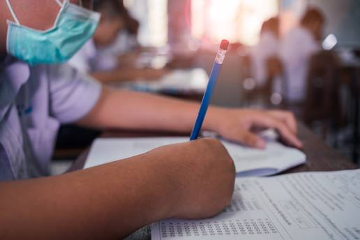 Samoizolaciju učenika i razreda propisuju epidemiolozi, a može i ravnatelj ako oni ne stignu