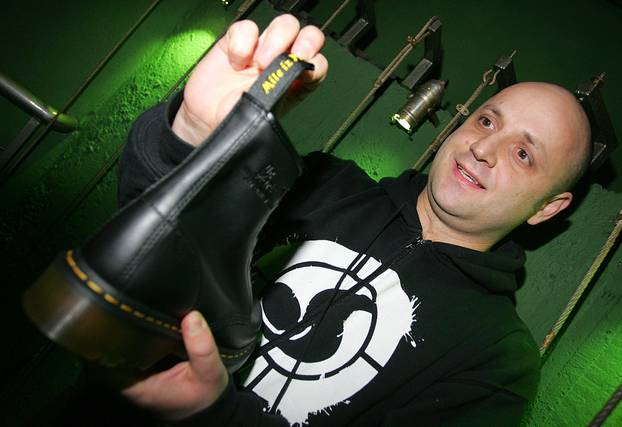 Na današnji dan 1971. rođen je glazbenik i tekstopisac Mile Kekin