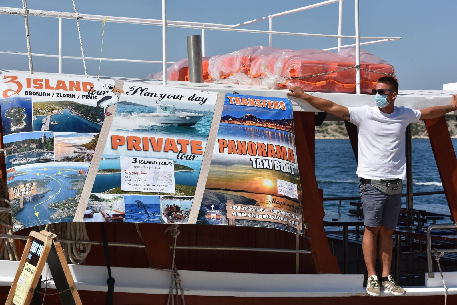 Šibenik: Turistički radnici na rivi nude izlete brodovima na otoke Šibenskog arhipelaga
