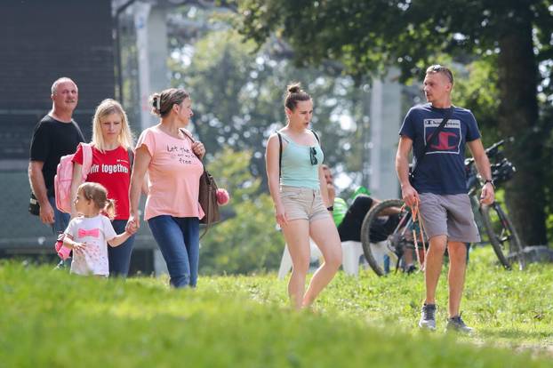 Zagreb: Građani proveli nedeljno prijepode na Sljemenu