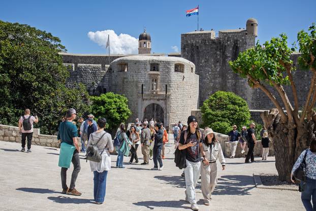 Dubrovnik: Velik broj turista za uskrsne blagdane u gradu