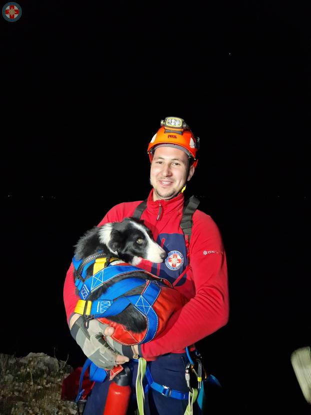 Dramatična akcija spašavanja: Zadarski HGSS-ovci nakon četiri sata izvukli psa sa strme litice u Jasenicama