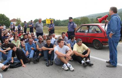 Radnici blokirali Vinjane Donje  zbog plaća, najavili nove akcije