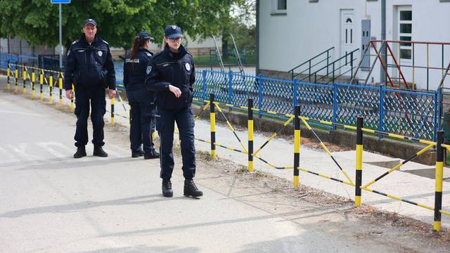 Dubona: Pripadnici policije na ulici ispred škole gdje je 21-godišnjak pucao na ljude