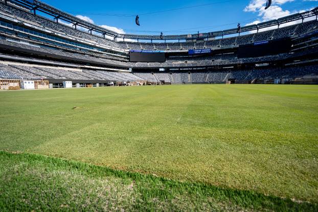 Pitch installation at MetLife Stadium