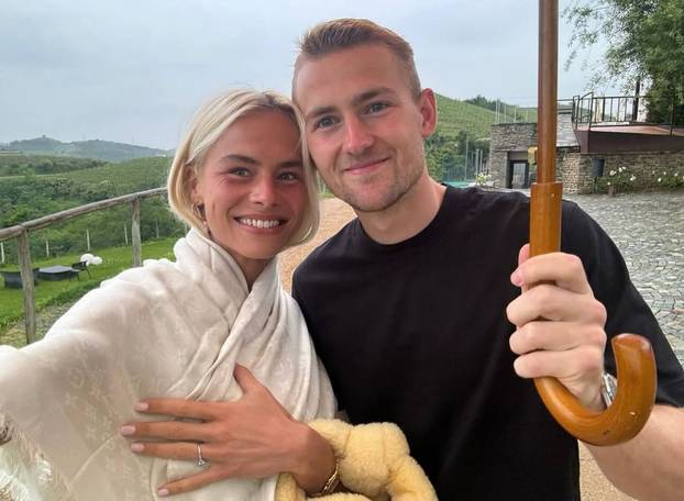 FOTO Slavni nogometaš ostavio suprugu zbog čudnih sklonosti