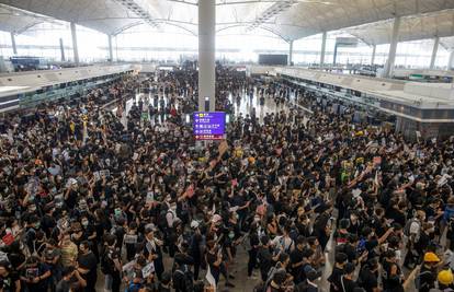 Čelnica Hong Konga podržala policiju, prosvjed se nastavlja