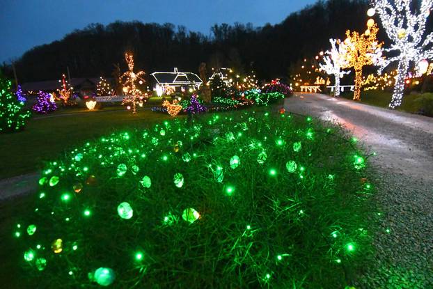 Grabovica: Uskrsna čarolija svjetla by Salaj donosi magičan ugođaj sa preko 60.000 pisanica