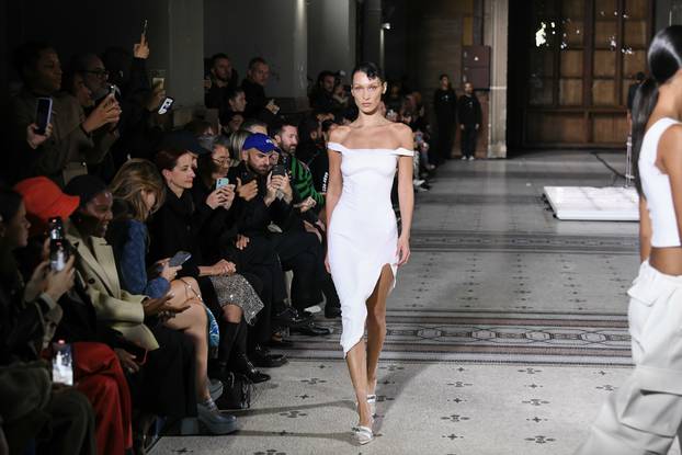 Bella Hadid at COPERNI SS23 runway during Paris fashion Week on September 2022 - Paris, France. 30/09/2022