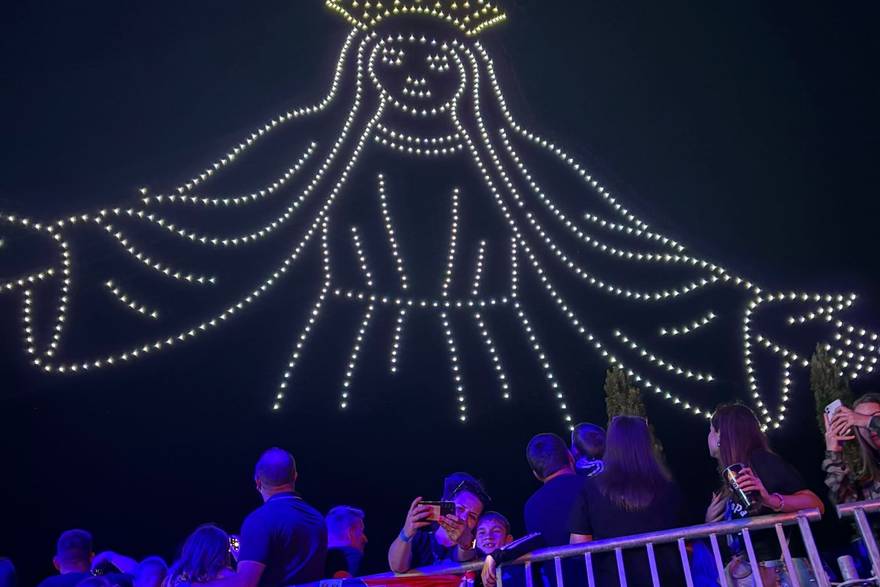 Scenografija dronovima na koncertu Marka Perkovi&cacute;a Thompsona