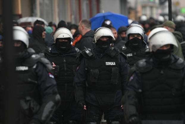 Na većini birališta tijekom lokalnih izbora u Srbiji došlo do incidenata i prosvjeda, intervenirala i policija