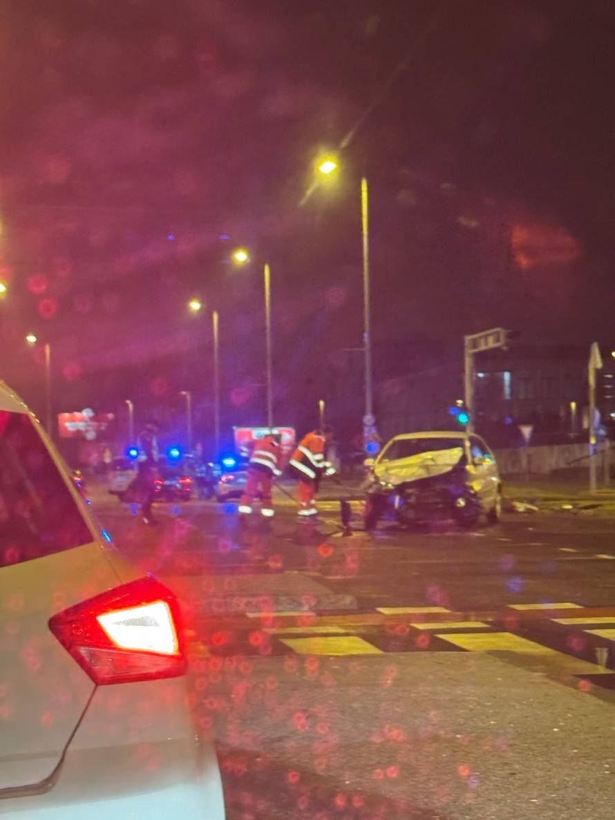 FOTO Divljao Zagrebom i prošao kroz crveno. Naletio je na auto!