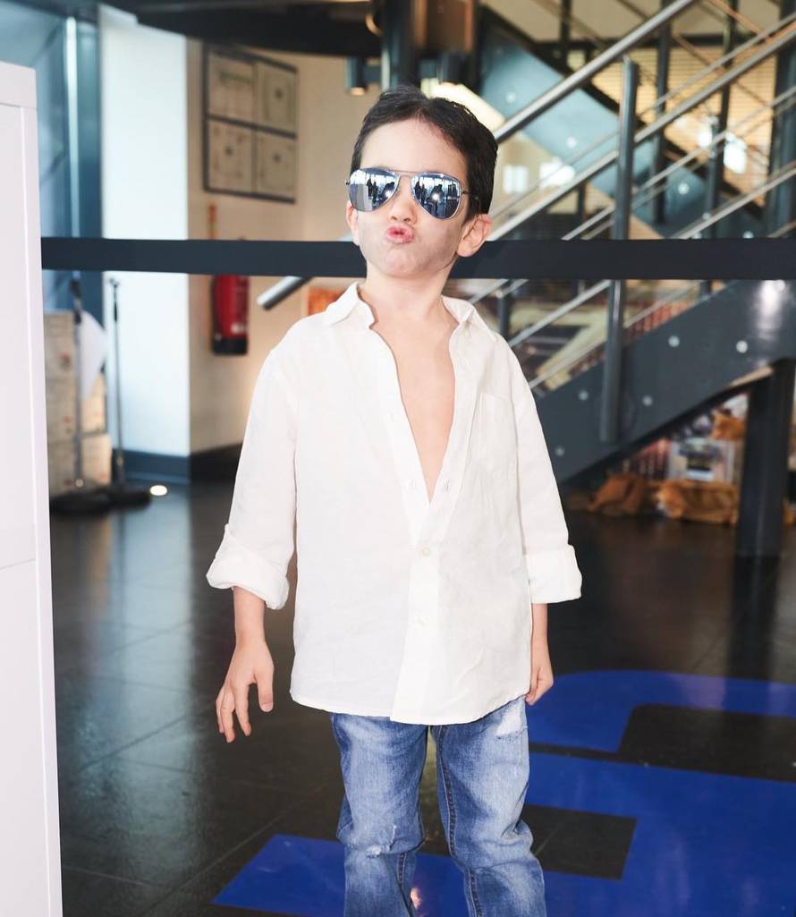 Kakav otac, takav sin: Mališan Simona Cowella se 'raskopčao'