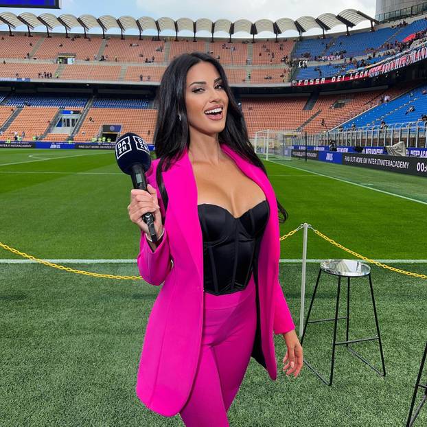 FOTO Modrićev suigrač ljubi 10 godina stariju bujnu voditeljicu