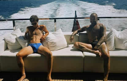 Tata ili sin? Beckhamovi zaludili pratiteljice isklesanim tijelima