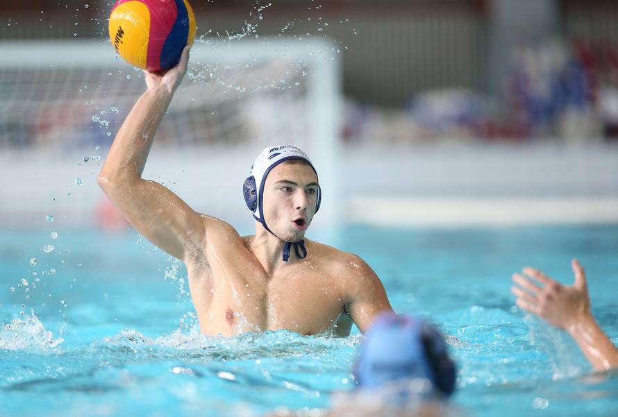 'Ovdje je kaos, sve je u blokadi. Ljudi su u kolica trpali vodu'