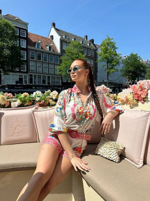 FOTO Misica iz Britanije: Previše sam zgodna i uspješna pa mi muškarci uopće ne prilaze