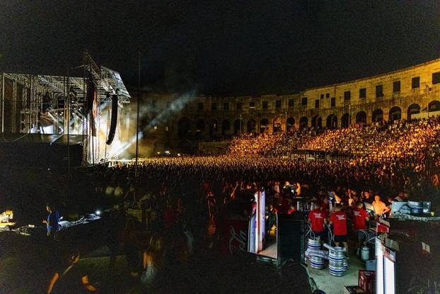 Pula: Parni valjak održao koncert u prepunoj Areni 