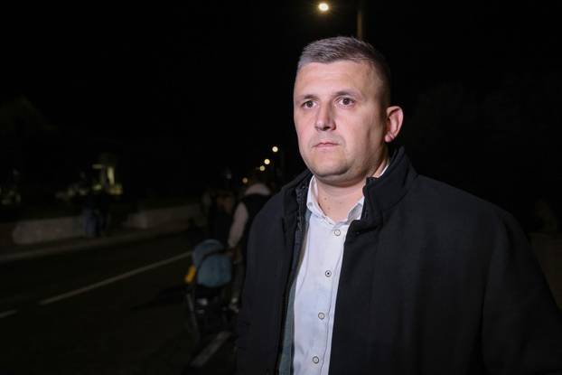 Škabrnja: Odavanje počasti poginulima paljenjem svijeća u Ulici 18. studenog 1991