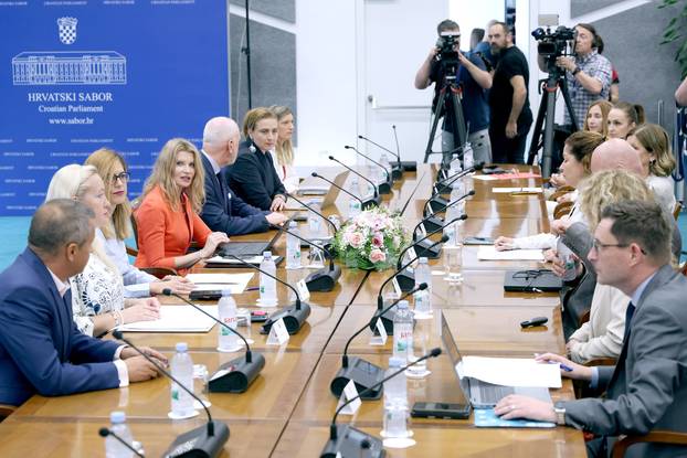 Zagreb: Odr&zcaron;an okrugli stol "Zakoni krojeni za &zcaron;ivot: Prilagodba radnog zakonodavstva stvarnim potrebama onkolo&scaron;kih pacijenata&ldquo;