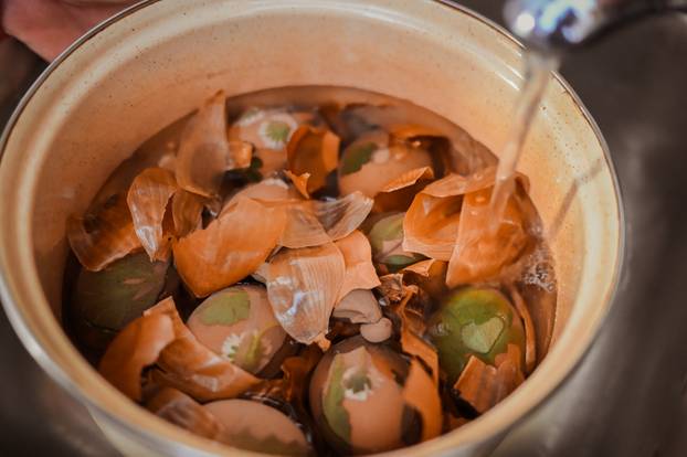 Zagreb: Tradicionalno bojanje uskršnjih jaja