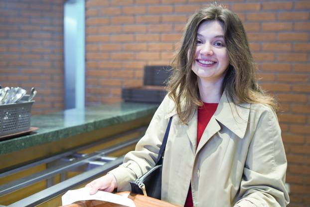 Zagreb: Američka studentica na TikToku vodi kanal u studentskim menzama