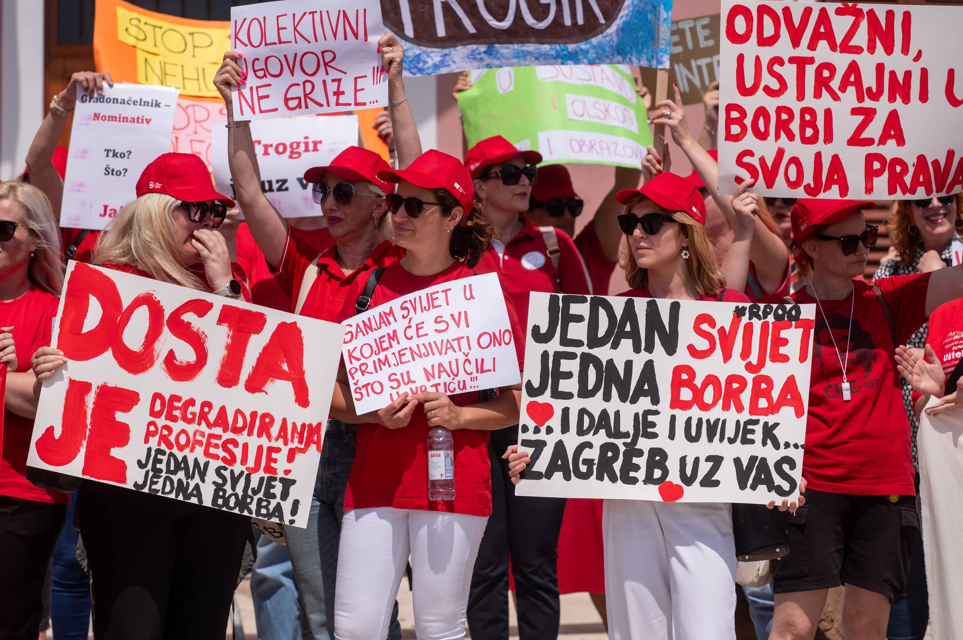 Biograd na Moru: Odgajateljice su održale prosvjed ispred gradske uprave