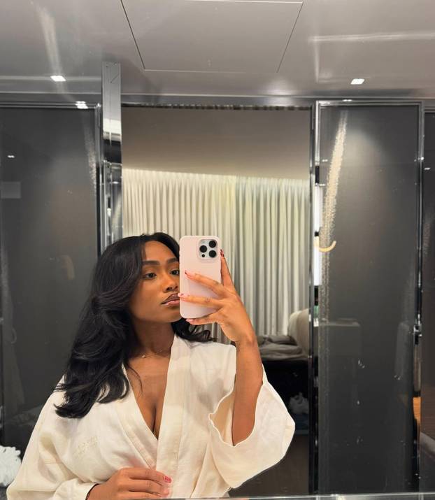 FOTO Arsenalovac osvojio njeno srce prije Premiershipa. Kupio i prsten koji vrijedi bogatstvo