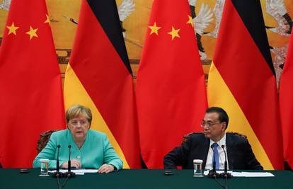 Merkel je poručila: Sukobe u Hong Kongu riješite mirno
