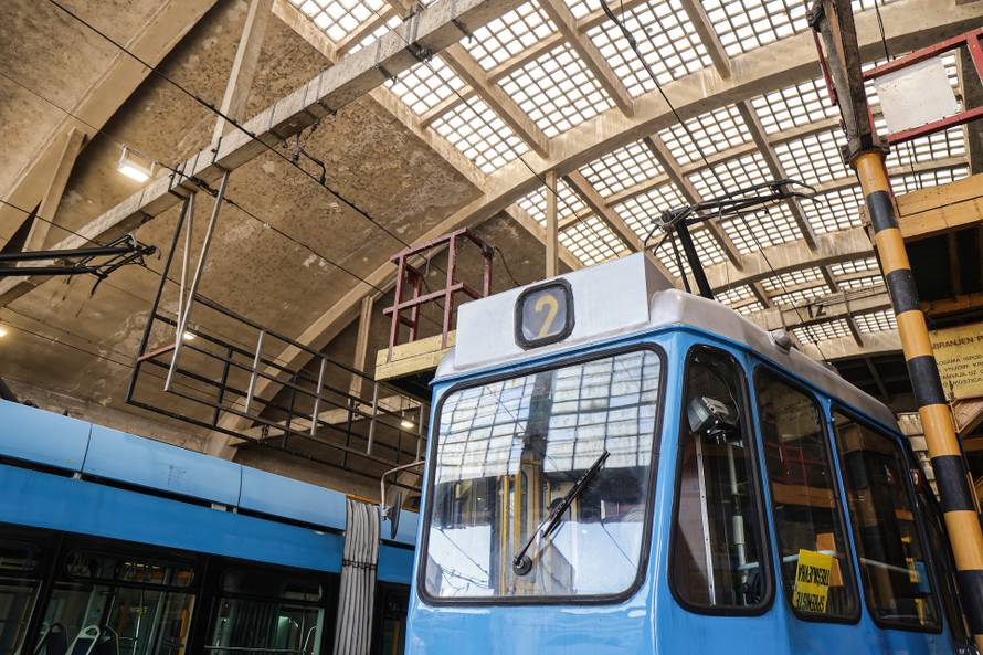 Zagreb: Tramvaj ZET-a koji vozi već pola stoljeća