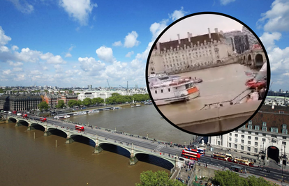 Brod udario u londonski most: 'Sve se zatreslo, zaglavio je'