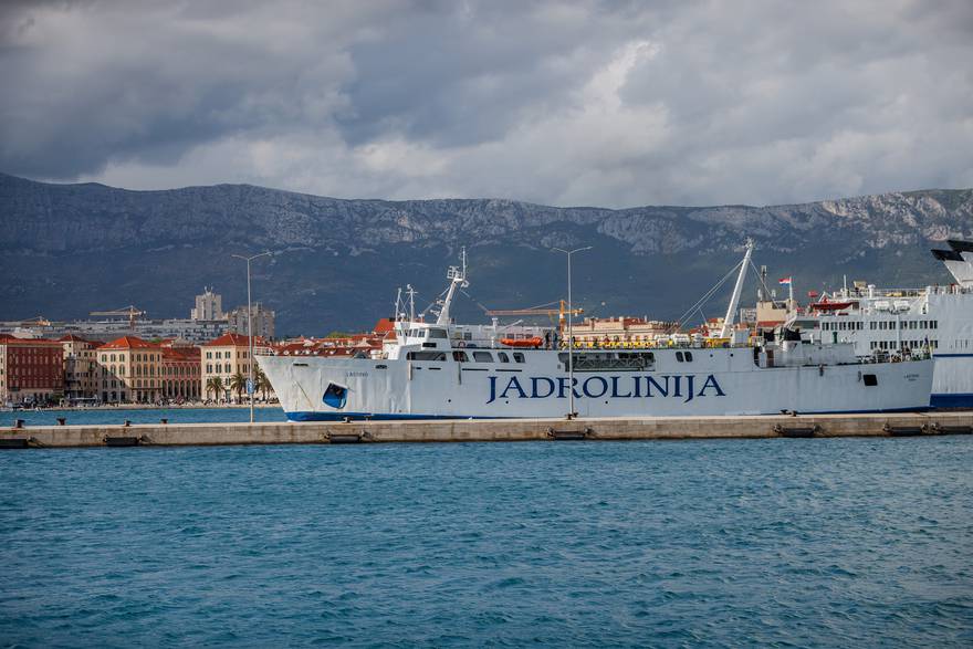 Split: Trajekt Lastovo isplovio je u 17h prema Vela Luci i Lastovu