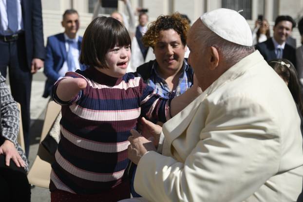 ITALY - POPE FRANCIS DURING HIS WEEKLY GENERAL AUDIENCE IN THE PAUL VI HALL AT THE VATICAN - 2023/4/19