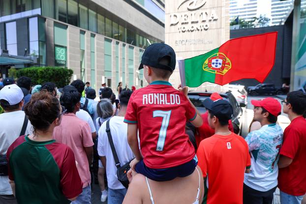 SP 2026 Toronto: Ispred Hotela Delta zajedničko fotografiranje odradili su hrvatski i portugalski navijači