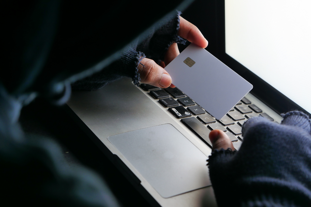 Muškarac i žena s Krka oštećeni za više od milijun kuna: Upali su u zamku online prevaranata