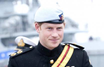 Princ Harry 'nogirao' curu jer se želi posvetiti vojnoj karijeri