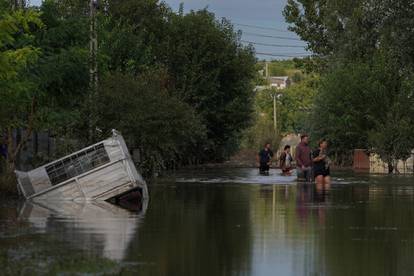 FOTO Poplave poharale Europu, u Austriji poginuo vatrogasac: 'Još nije gotovo, najgore dolazi'