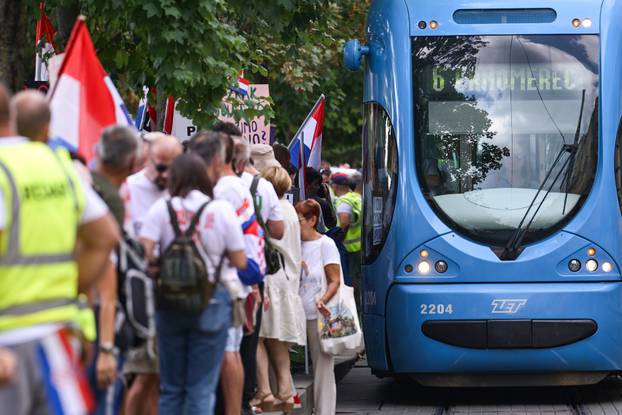 Zagreb: Okupljanje prosvjednika Hodaj za Liku, hodaj za Hrvatsku